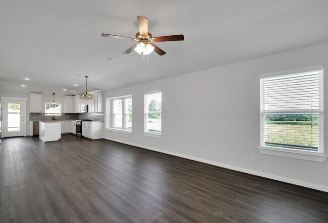 Building Photo - 40843 Mostyn Hill Dr