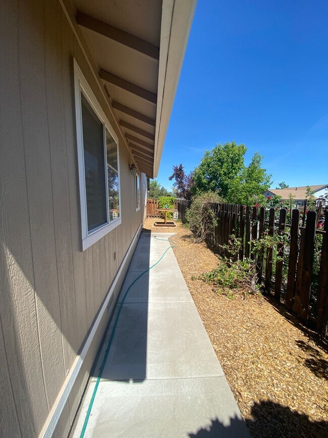 Building Photo - South Reno Home For Rent