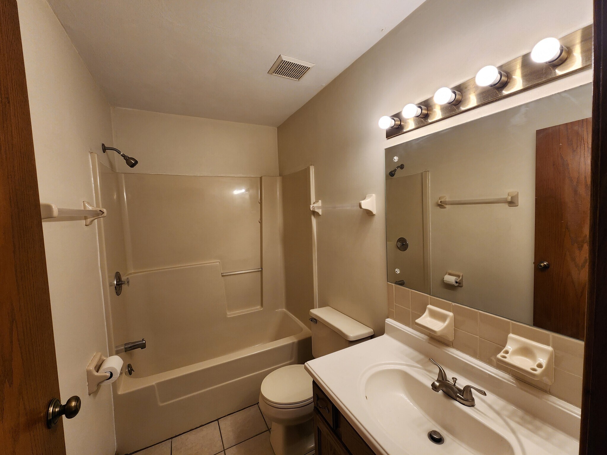 Building Photo - 3854 S Chalet Cir