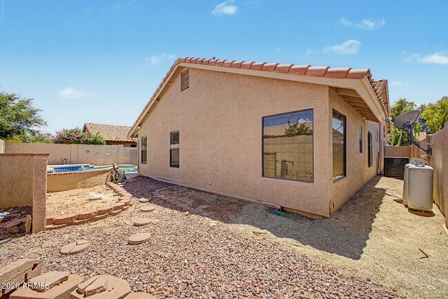 Building Photo - 3103 N Meadow Ln