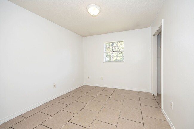Building Photo - 3 Bedroom 1.5 Bath Home in Gautier!