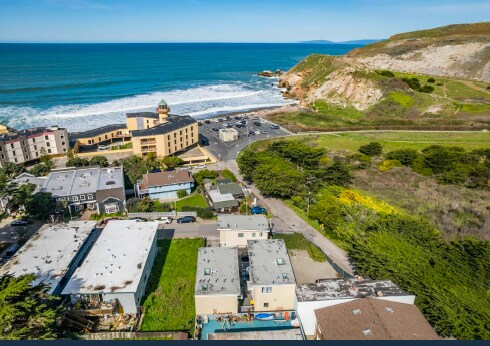 Building Photo - The Gem of Pacifica