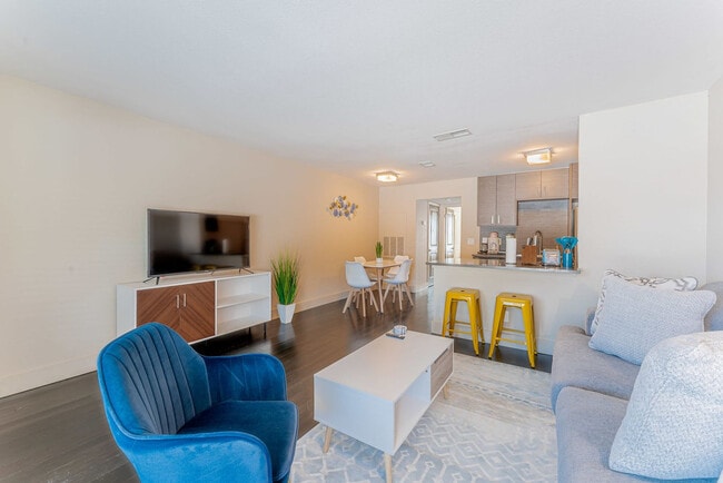 Building Photo - 2409 Town Lake Cir