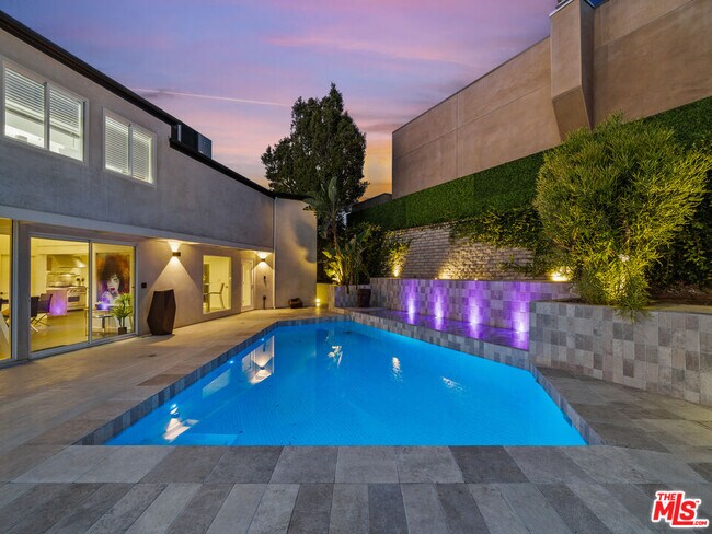 Building Photo - 8460 Cole Crest Dr