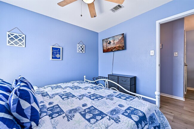 Building Photo - 3506 Cove View Blvd