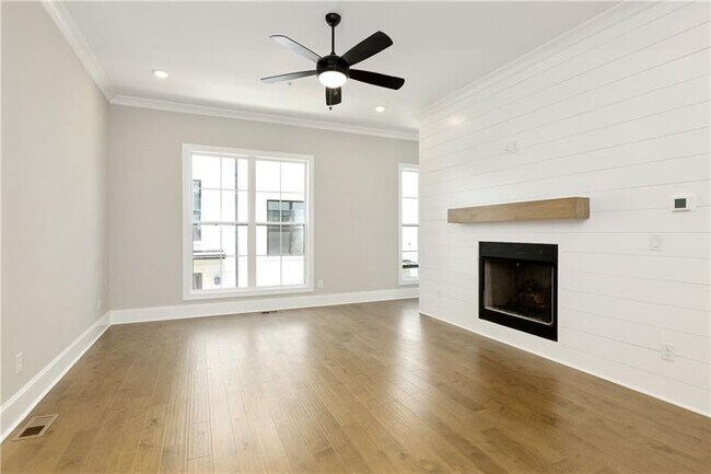 Building Photo - 439 Burton Dr