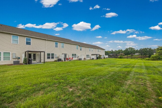 Building Photo - "Spacious 3-Bedroom Townhome with Fireplace, Pergola & Community Pool on Summerlake Drive!"
