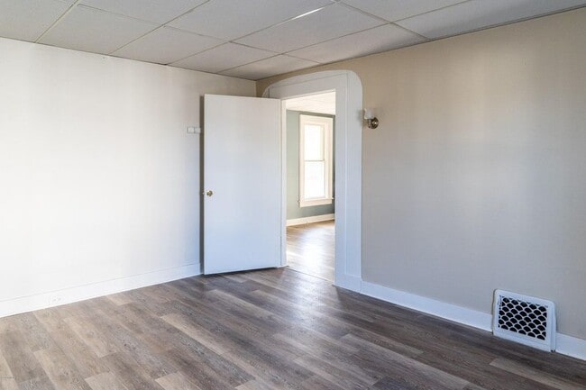 Building Photo - 807 N Eaton St