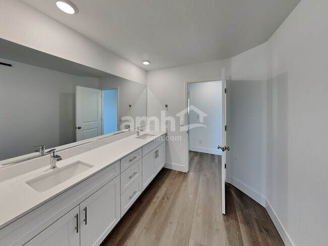 Building Photo - 9543 Harkes Dr