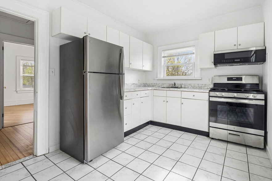 Building Photo - 37 2nd Ave