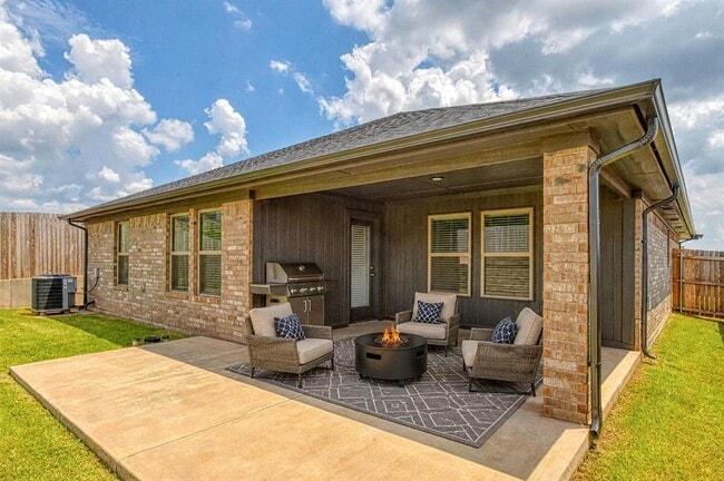 Building Photo - 2804 S Bowling Dr