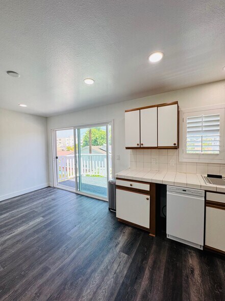 Building Photo - 10218 Ruffner Ave
