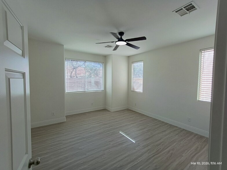 Building Photo - 7918 Mustang Canyon St