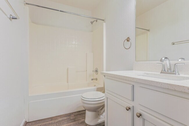 Building Photo - 2300 E Gleneagle Dr