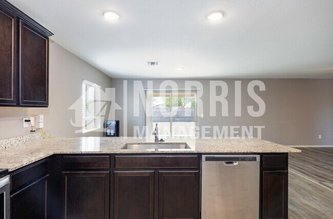 Building Photo - Very Nice Home in a Great Location