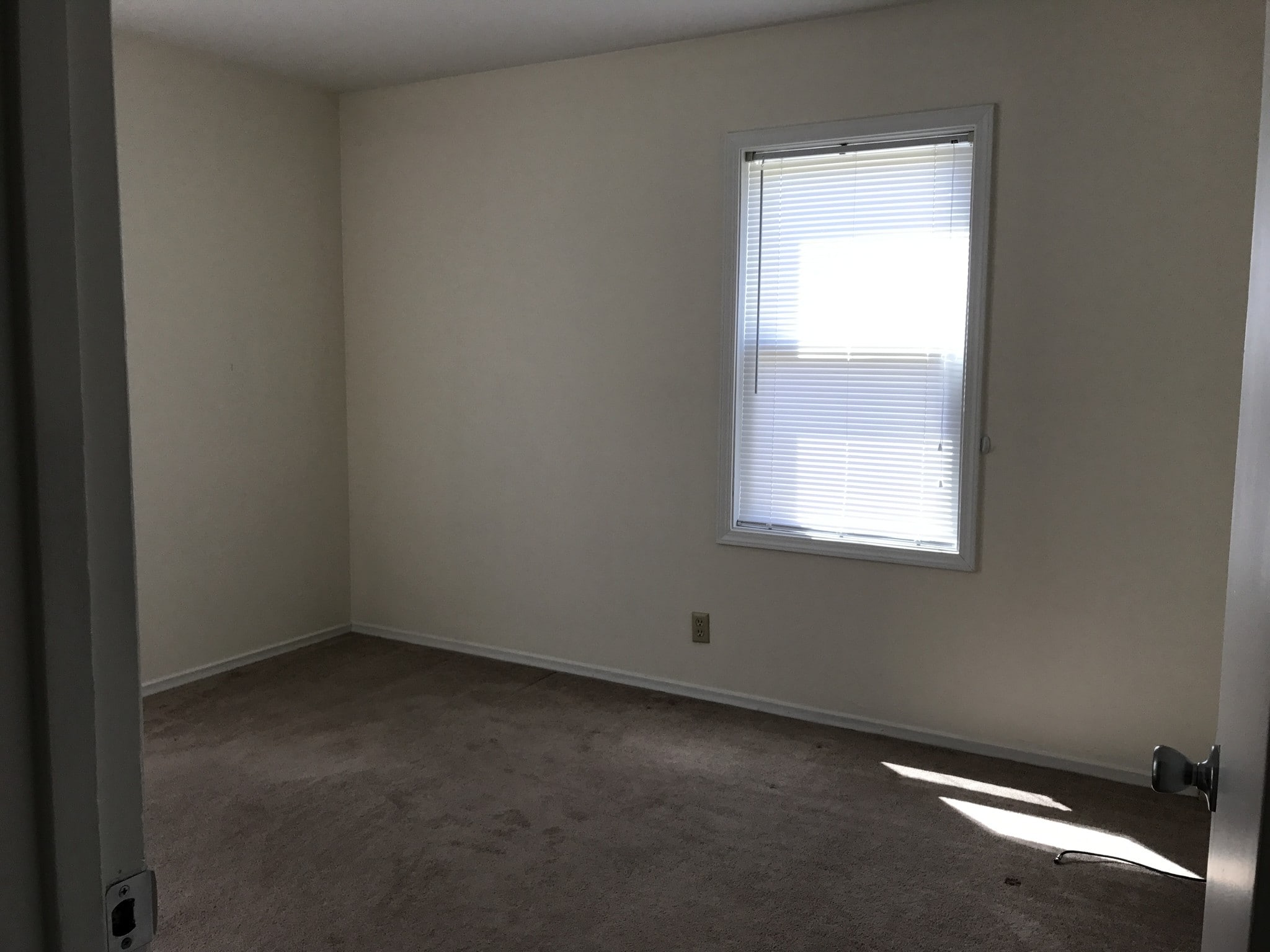 Middle Bedroom - 733 Rockwell Ave