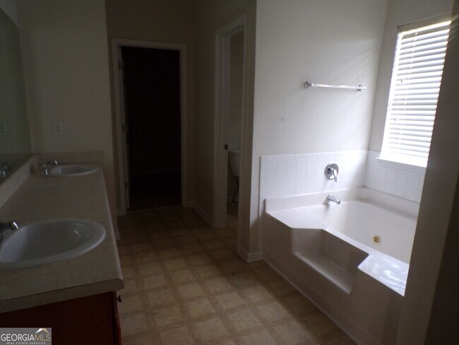 Building Photo - 1527 Paceville Ct NE