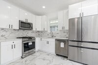 Building Photo - 133 W 4TH St