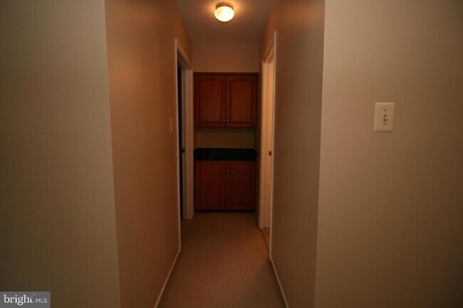 Building Photo - 512 Suffield Dr