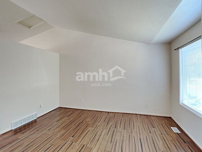 Building Photo - 261 Walton Dr