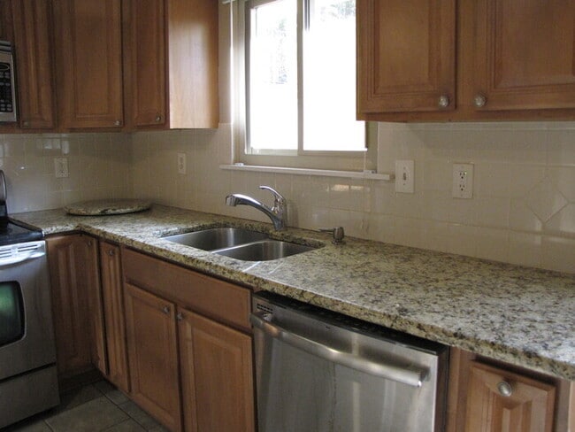 Building Photo - 2813 Dogwood Rd
