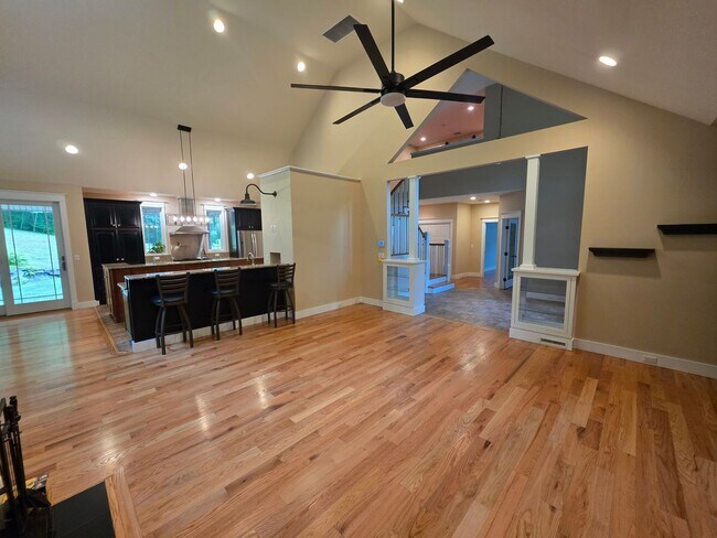 Building Photo - Luxurious 3-Bedroom Home in Poughquag, NY