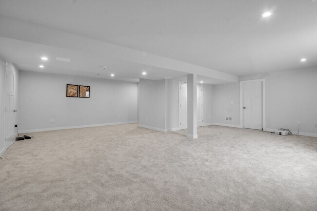 Building Photo - 4966 Brauer Dr