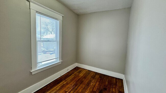 Building Photo - 843-845 Prince SE