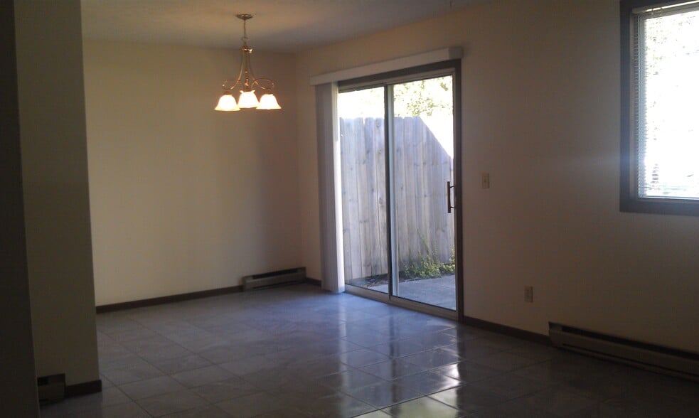 dining room - 1334 Spring Village Dr