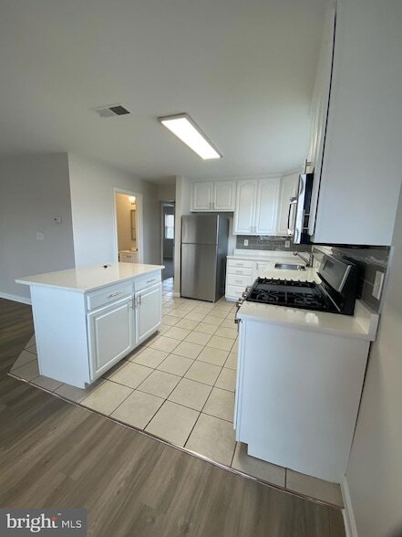 Building Photo - 1124 Chesapeake Dr