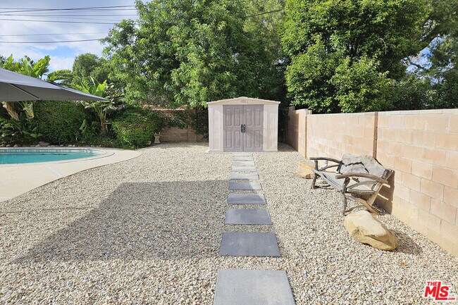 Building Photo - 22337 Cantara St
