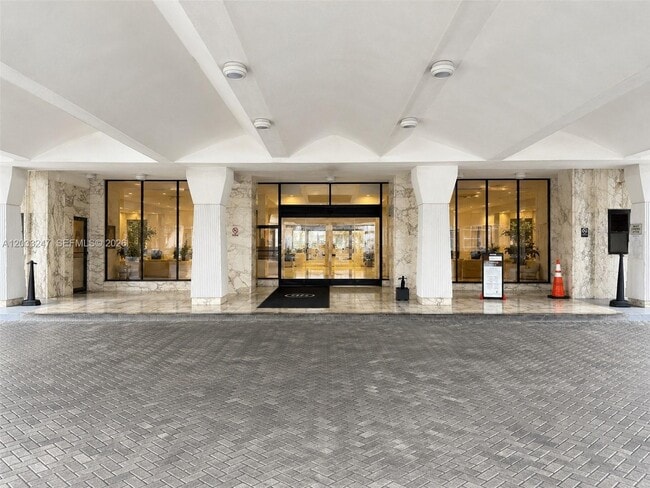 Building Photo - 5700 Collins Ave