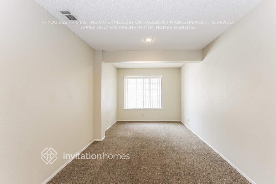 Building Photo - 4553 Grandview Dr