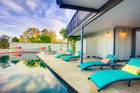 Building Photo - 8143 La Jolla Scenic Dr N