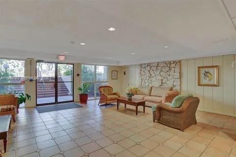 Building Photo - 1205 Mariposa Ave