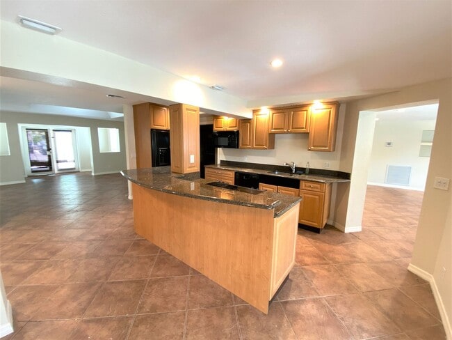 Building Photo - ** SOUTH NAPLES ** 4 BED / 3.5 BATH - POOL HOME - NO HOA! - PET OK - ANNUAL RENTAL