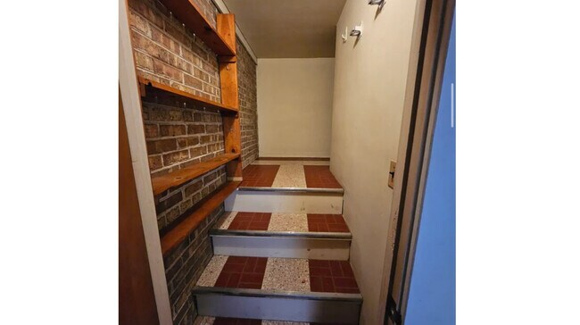 Building Photo - 840 Dunlop Ave