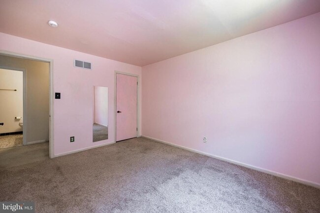 Building Photo - 126 Lampeter Ct