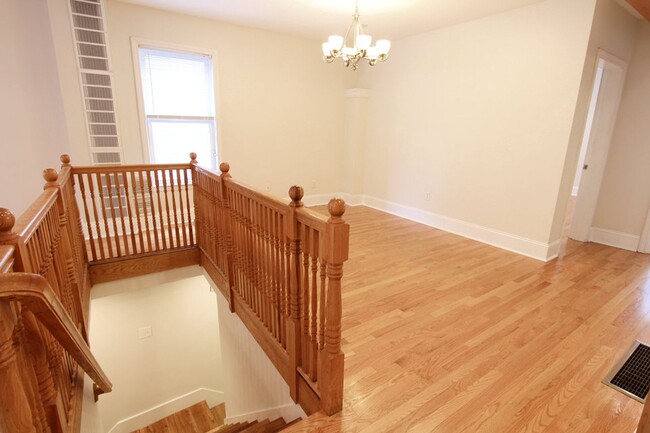 Building Photo - Large 3 bed in Brookline