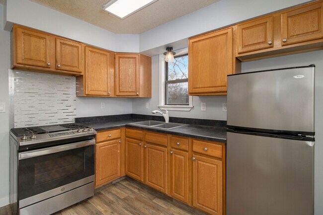 Building Photo - 408 N Perrine St