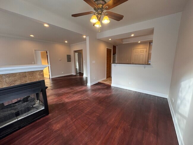 Building Photo - 1342 W Estes Ave