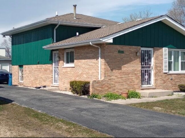 Building Photo - 14512 Oakley Ave