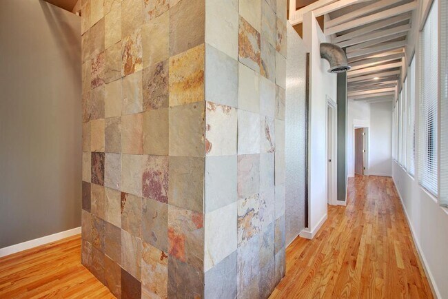 Building Photo - 1308a W N Loop Blvd