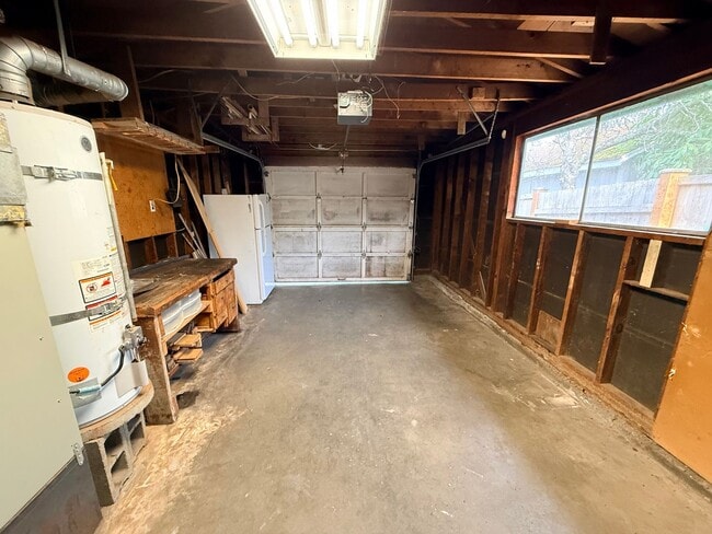 Building Photo - 3 bedroom 1.5 bath In North Tacoma!!!