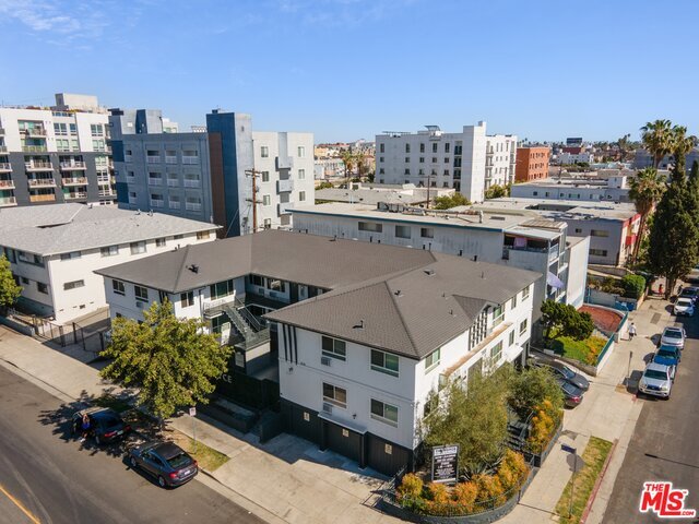 Building Photo - 702 S St Andrews Pl