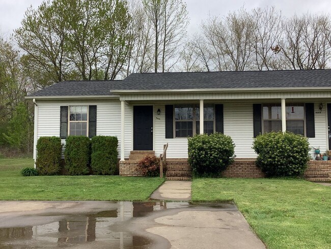 Building Photo - 400 Northwood Dr