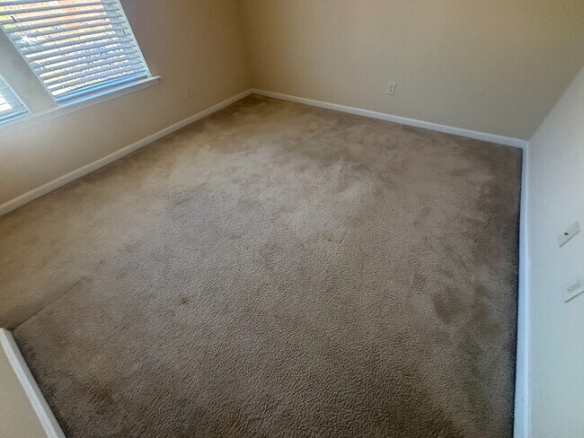 Building Photo - Room in House on Brintons Cottage St