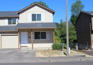 Building Photo - 3 bedroom, 2 1/2 bath home in quiet Scappoose neighborhood near parks