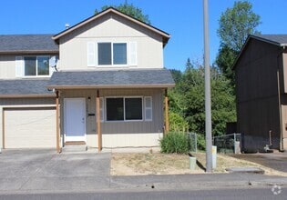 Building Photo - 3 bedroom, 2 1/2 bath home in quiet Scappo...