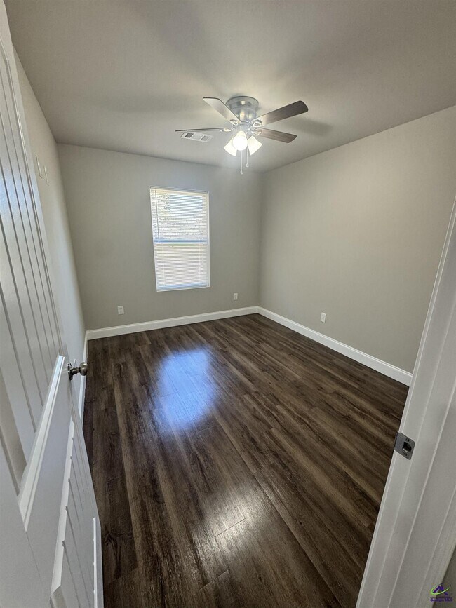 Building Photo - 301 Doyle St